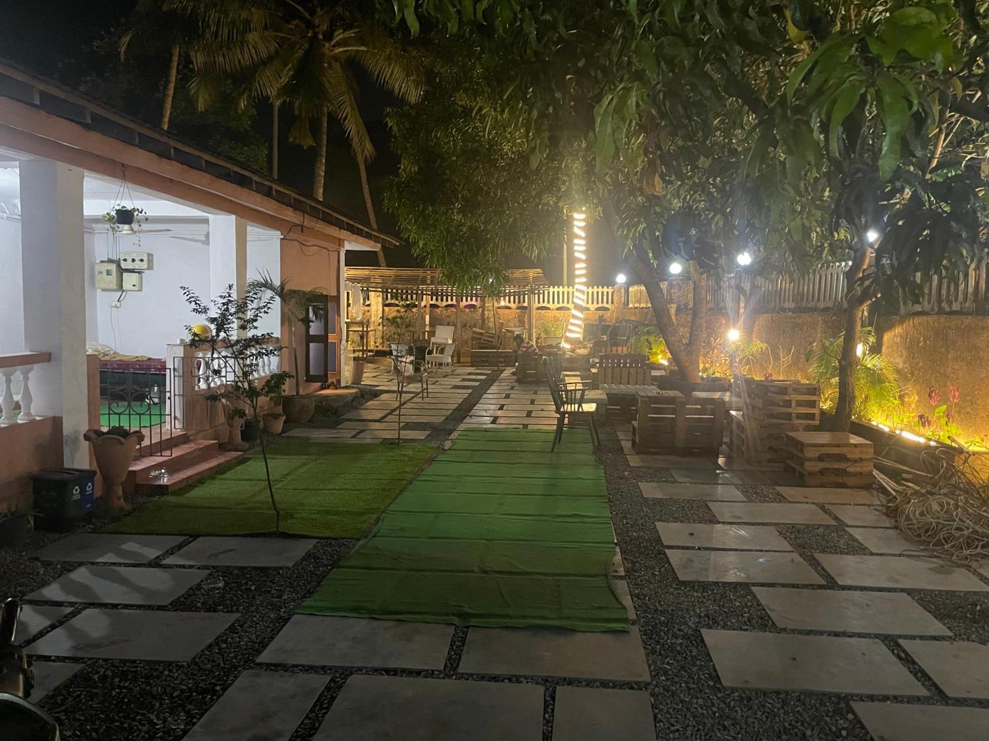 Streetmates Hostel Анжуна Экстерьер фото
