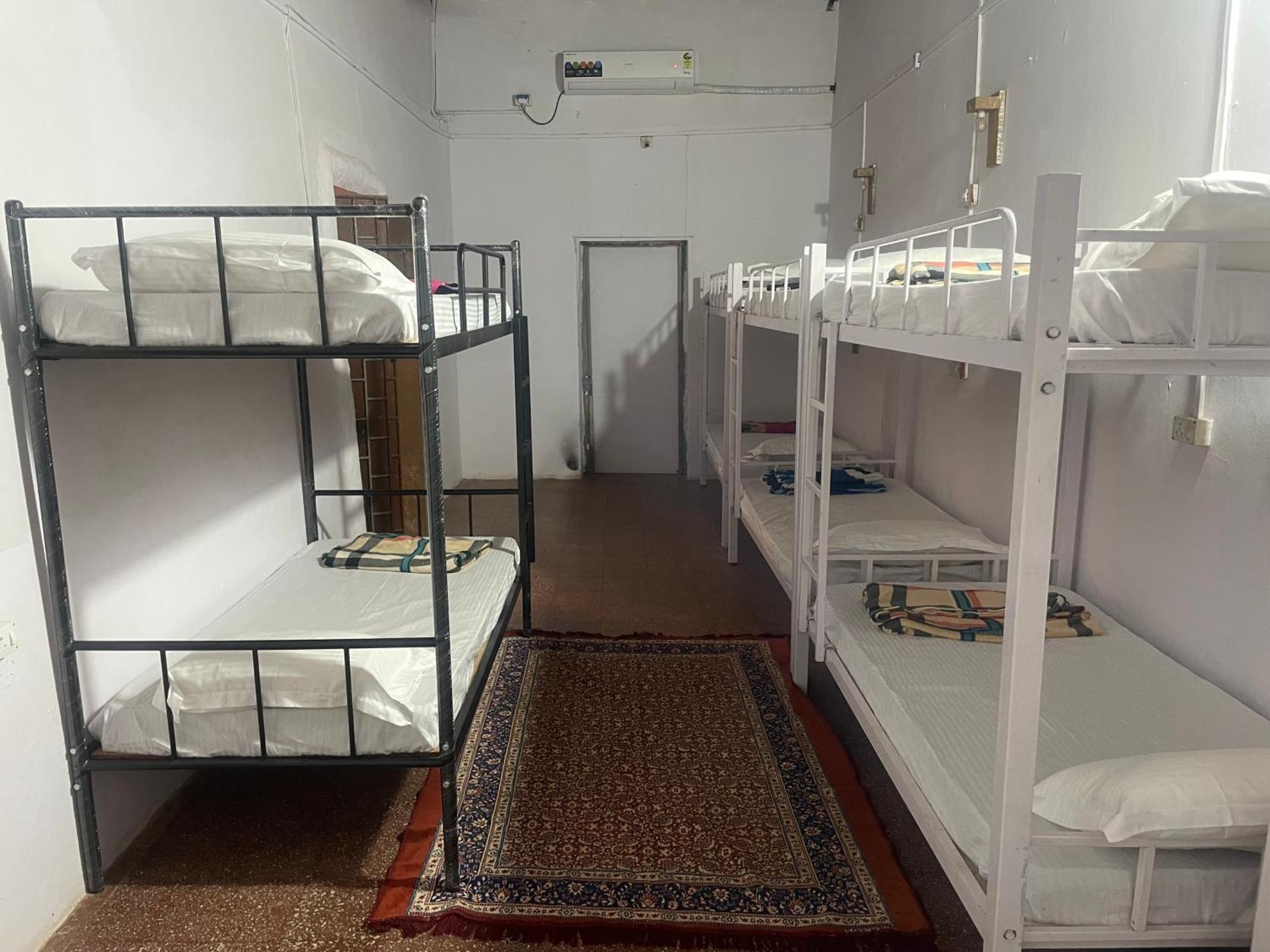 Streetmates Hostel Анжуна Экстерьер фото