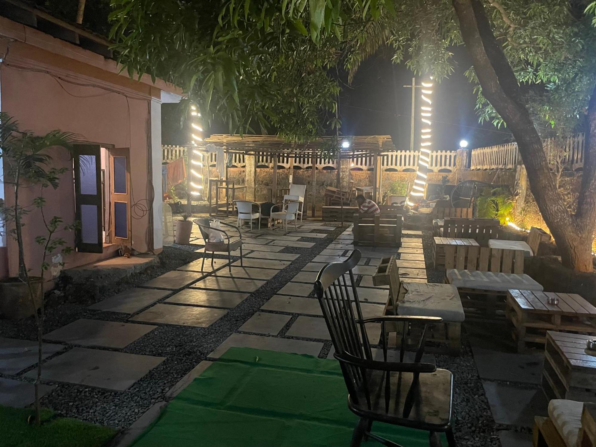 Streetmates Hostel Анжуна Экстерьер фото